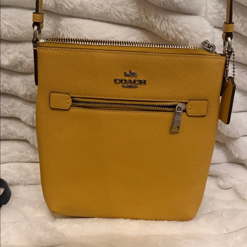 NWT Coach Mini Rowan File Bag in Honeycomb/Silver - Picture 13 of 15
